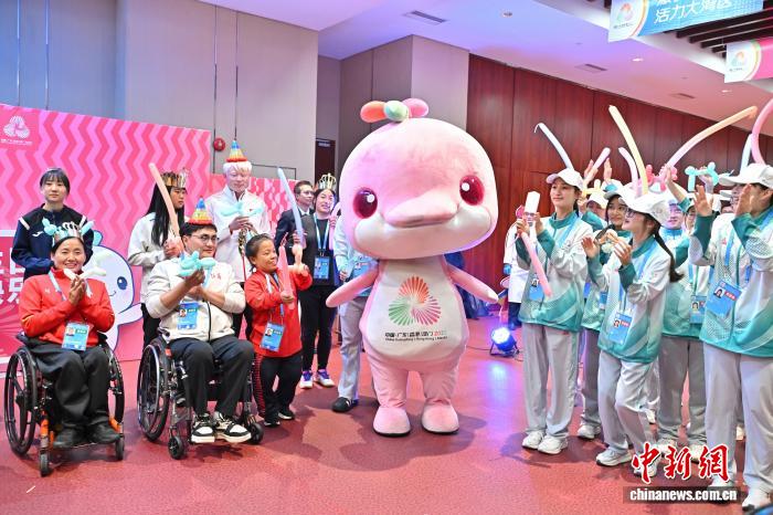 广州赛区温情满满 为残特奥运动员举办的集体生