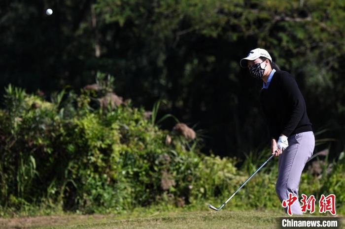 孙嘉泽两轮领先范双双 万媛媛冲至并列第三