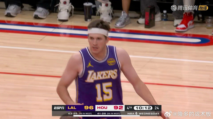 湖人逆转火箭迎关键胜利 里夫斯爆发成胜负关键