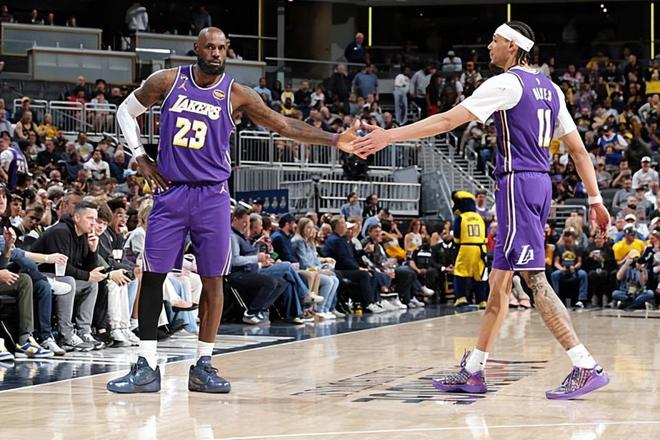 湖人替补中锋海斯砍21+10助胜步行者