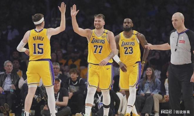 湖人冲击西部第三关键战：掘金伤病成疑 骑士摆