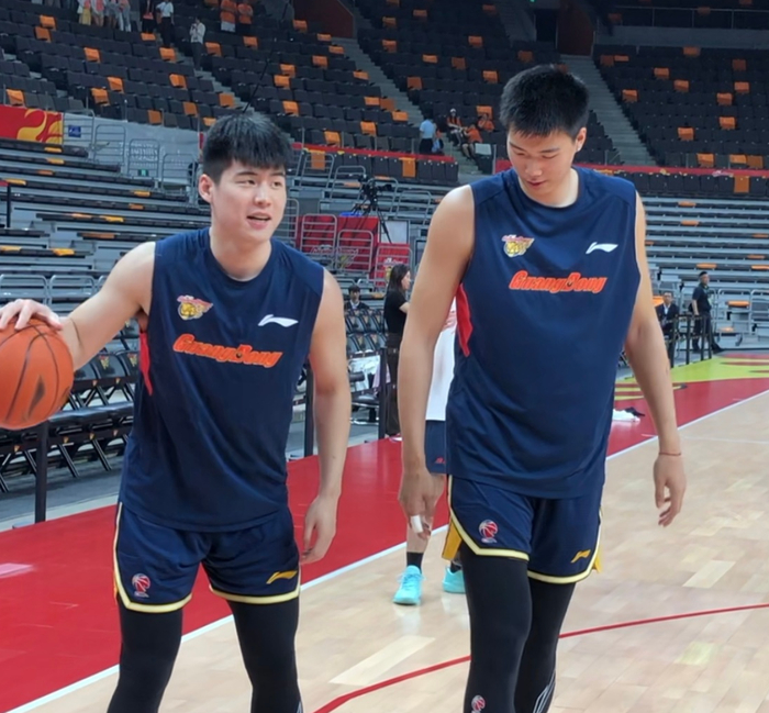 广东双星复出+拉科首秀，季后赛冲刺阵容曝光