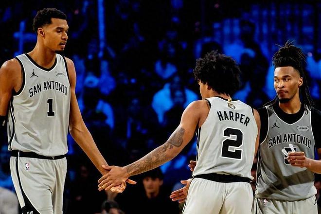 马刺11连胜锁定争冠席位 文班哈珀凯尔登福克斯