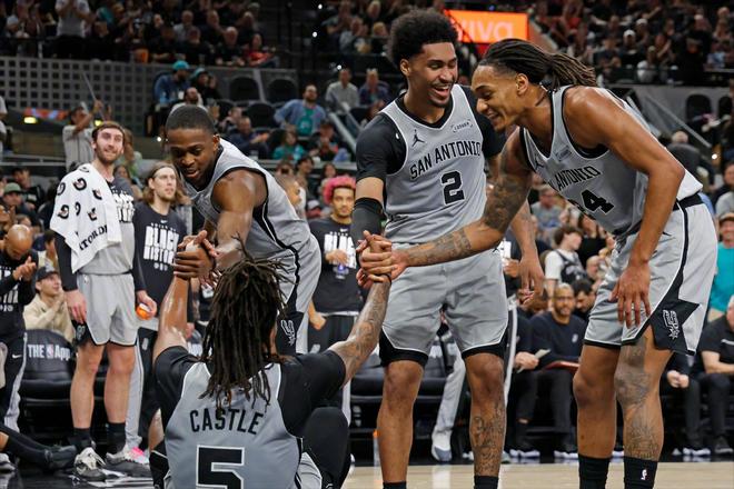 马刺11连胜锁定争冠席位 文班哈珀凯尔登福克斯